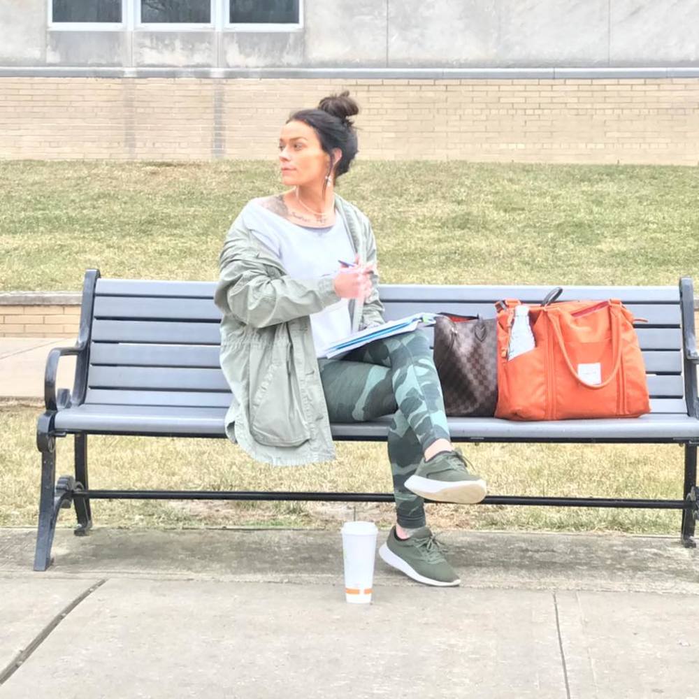 Meet your Posher, Gia 💫top rated seller💛